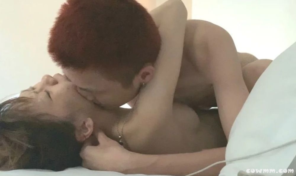 《云盘高质㊙️泄密》露脸才是王道！红毛纹身痞子男PUA约炮别人的背叛女友~平坦小腹极品大波哭腔呻吟声超级带感