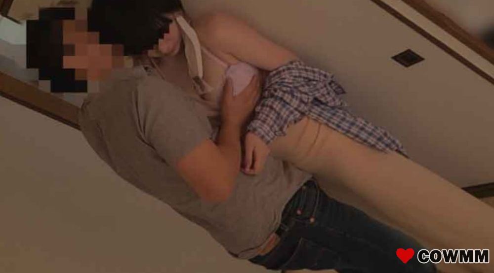 FC2-PPV-3068090 [個人]住宅區妻子的不舒服感覺她一邊搖晃著巨乳一邊自找。你有罪還是無罪？