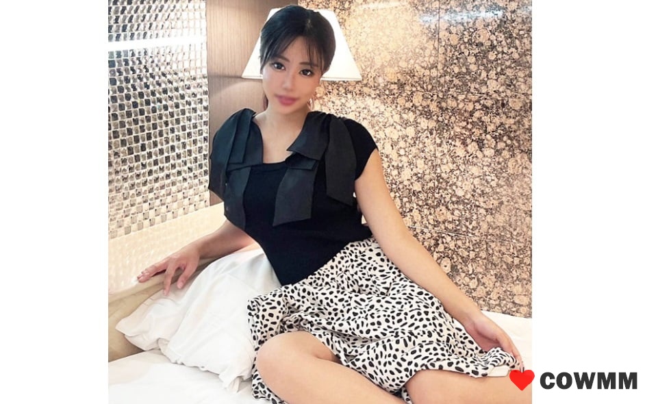 FC2-PPV-4590896 [無碼] 直到12/23，馬尾辮太好看瞭的S級美女接待員將用豐富的口交升天並射出大量精液。