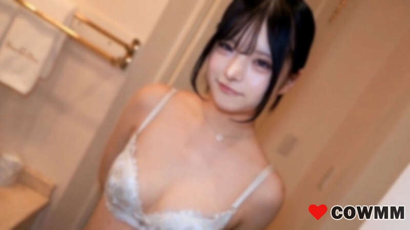 [fc2-ppv-4730719] [Uncensored] The black-haired white gal is very
